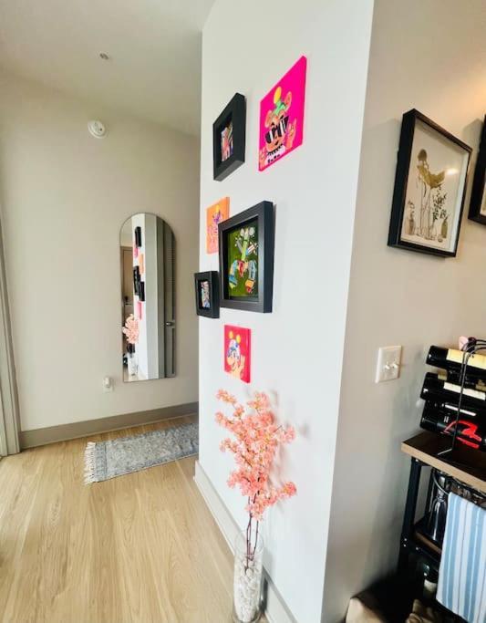 Warm & Lavish Midtown Oasis *