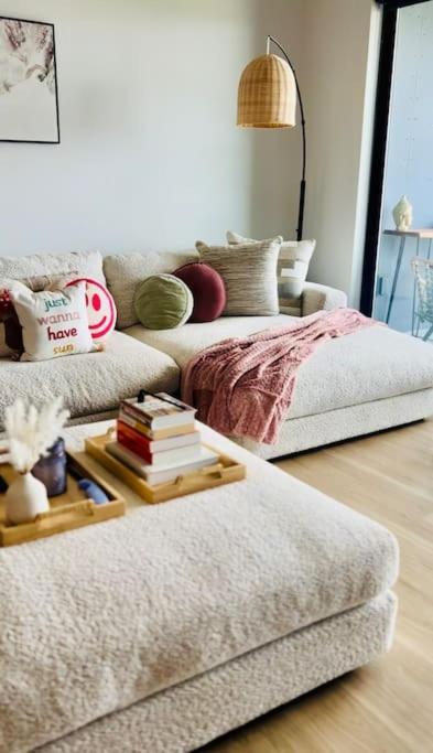 Apartment Warm & Lavish Midtown Oasis