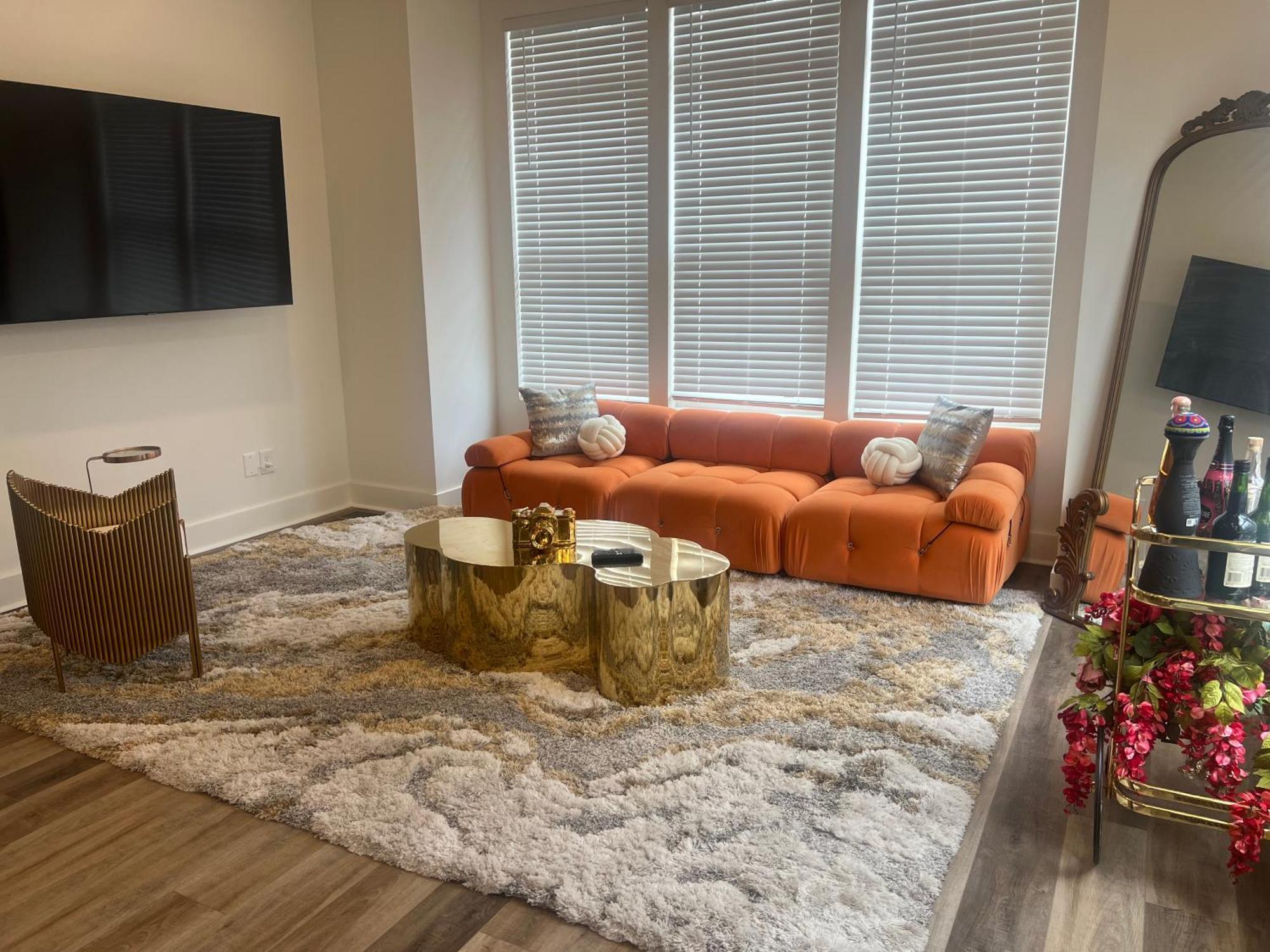 Luxury 5-level Townhouse With City View *