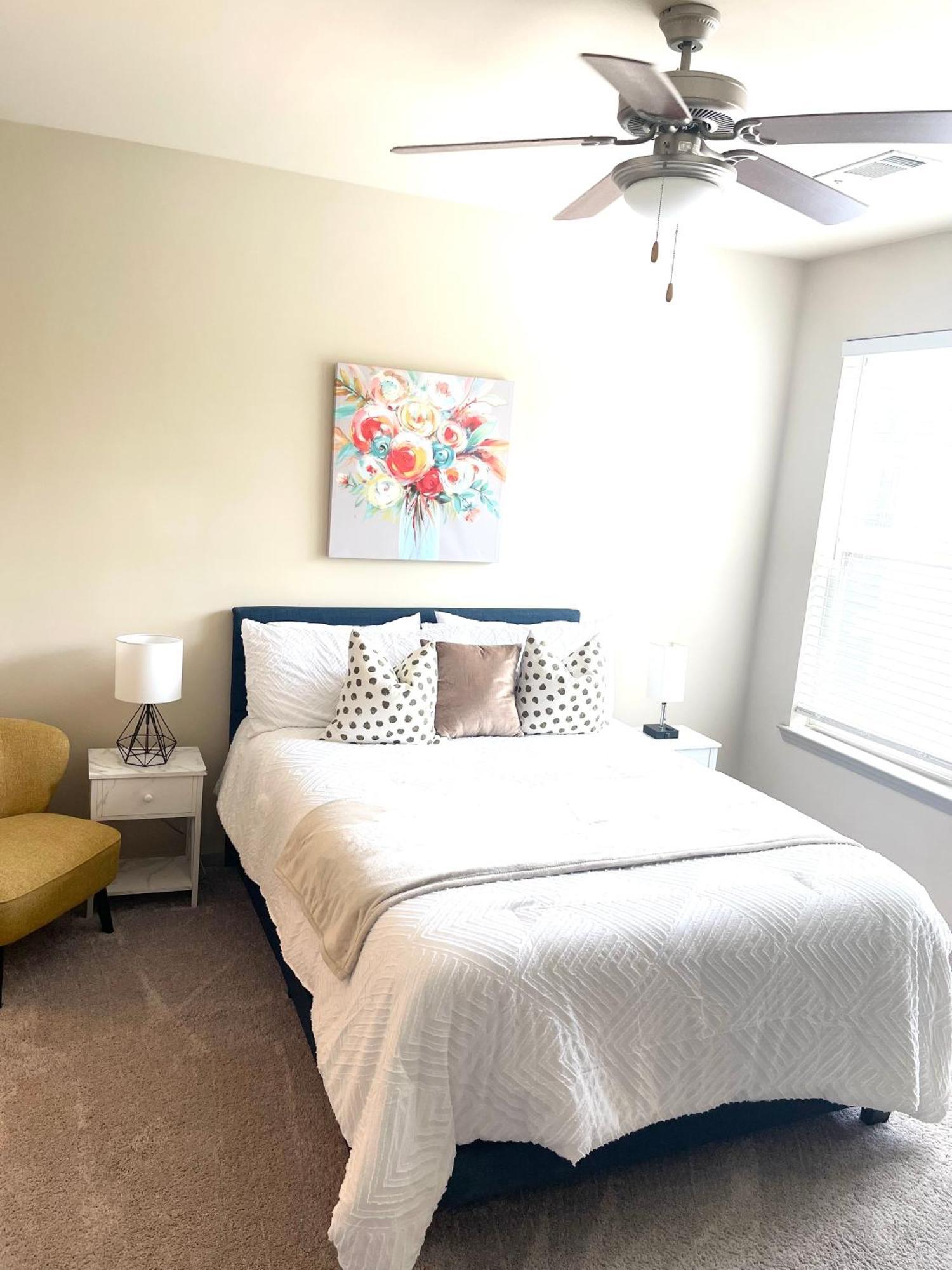 Apartment Queen With Juliet Balcony View Atlanta