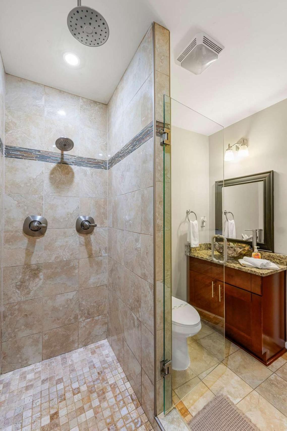 The Manor L 5-bedrooms A Location Sleeps 12 *