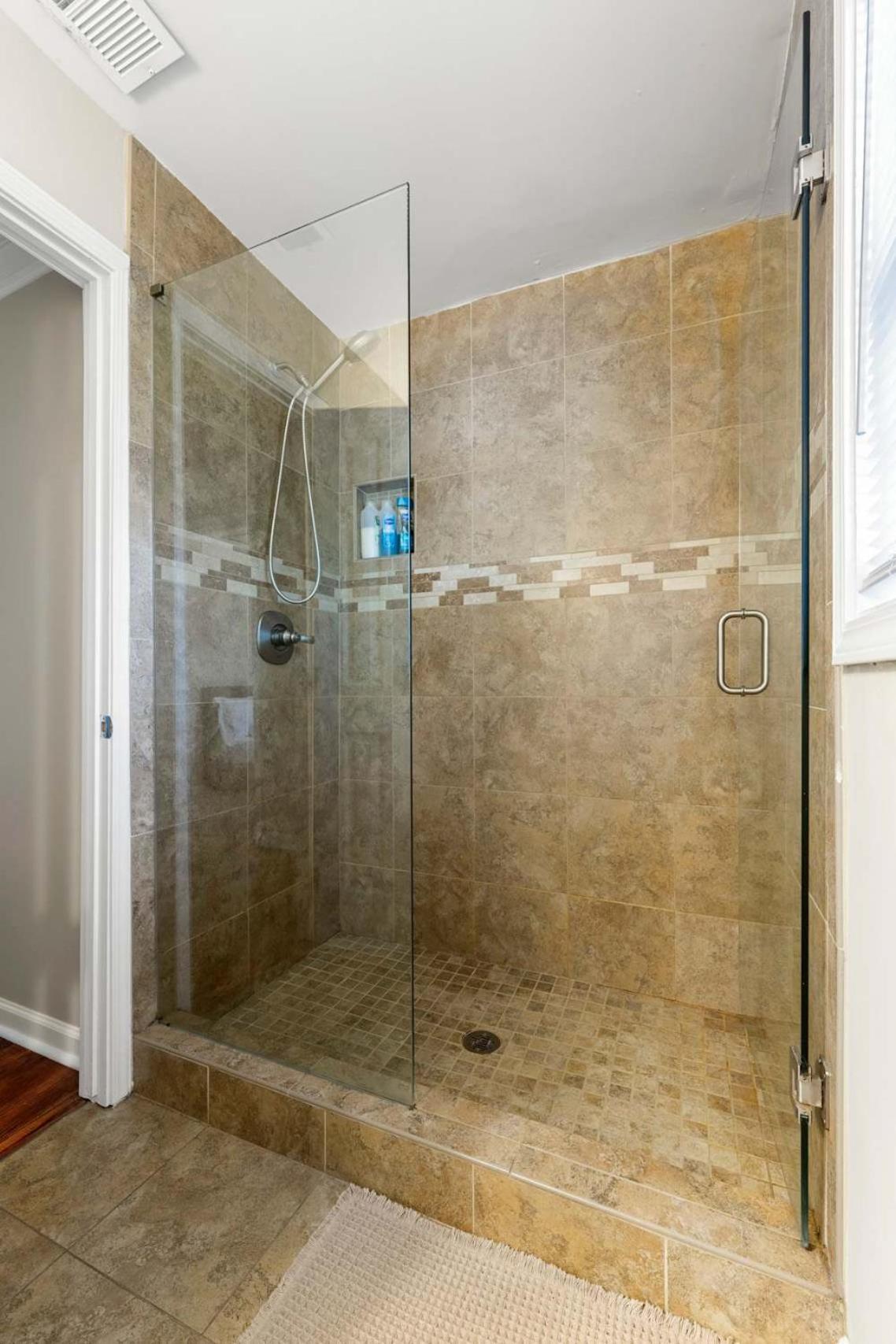 The Manor L 5-bedrooms A Location Sleeps 12 Holiday home