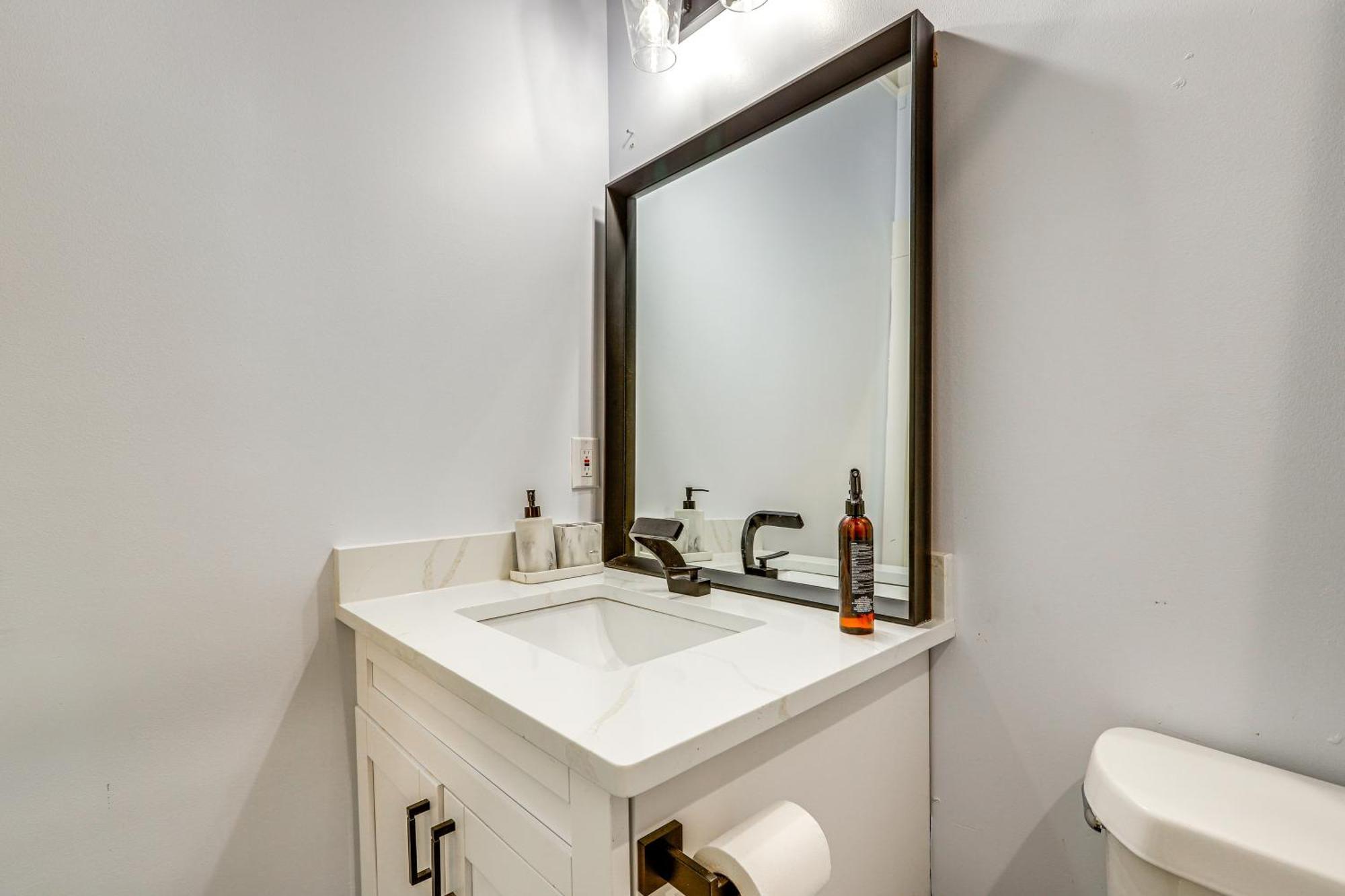 Apartment East Point Gem 8 Mi To Dtwn Atlanta!