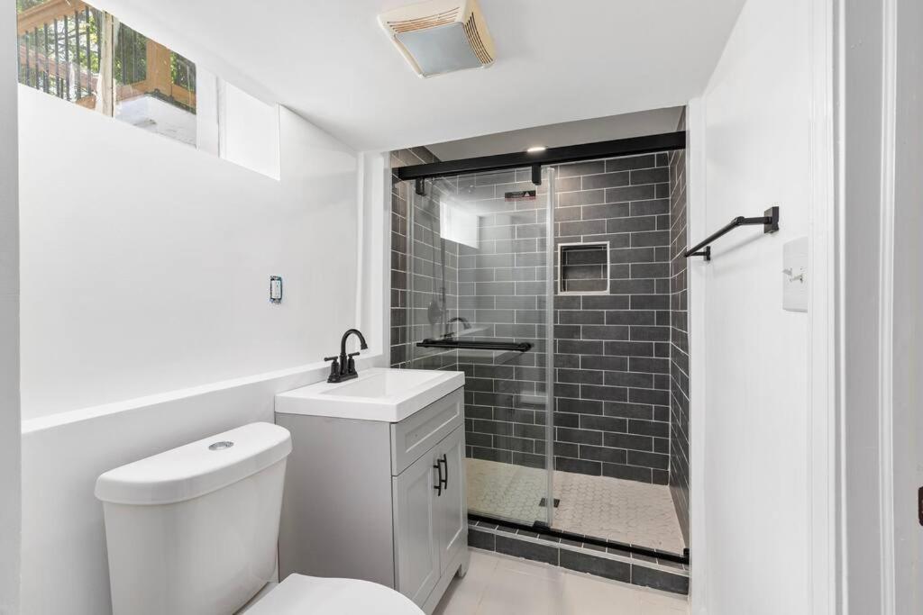 Southern Comfort Renovated, Relaxing, Ready Minutes From Downtown And Mercedes Benz Stadium