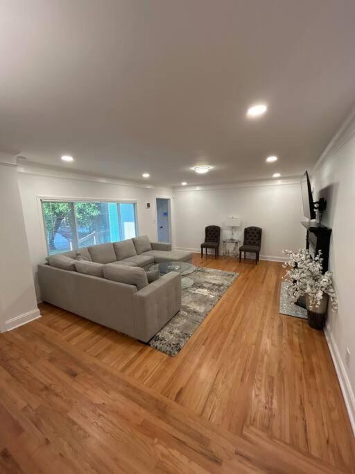 Holiday home Southern Comfort Renovated, Relaxing, Ready Minutes From Downtown And Mercedes Benz Stadium *