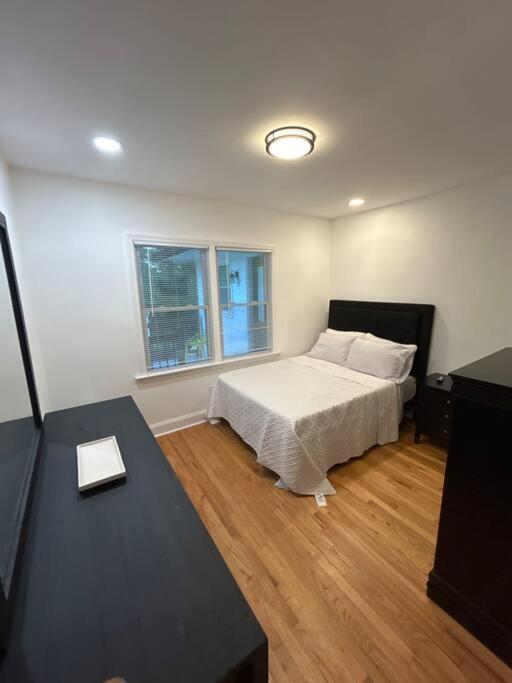Southern Comfort Renovated, Relaxing, Ready Minutes From Downtown And Mercedes Benz Stadium Holiday home