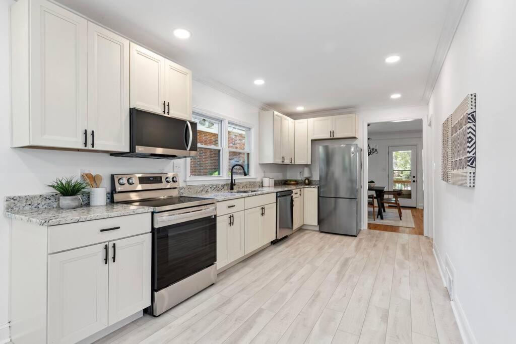 Southern Comfort Renovated, Relaxing, Ready Minutes From Downtown And Mercedes Benz Stadium Holiday home *