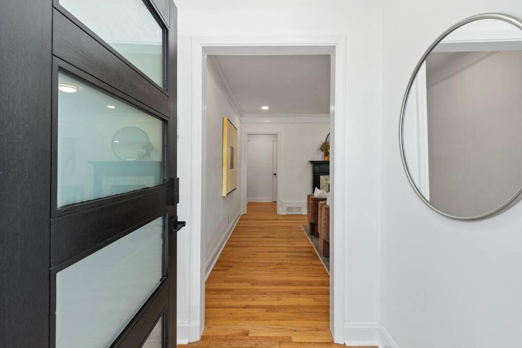 Southern Comfort Renovated, Relaxing, Ready Minutes From Downtown And Mercedes Benz Stadium Holiday home *