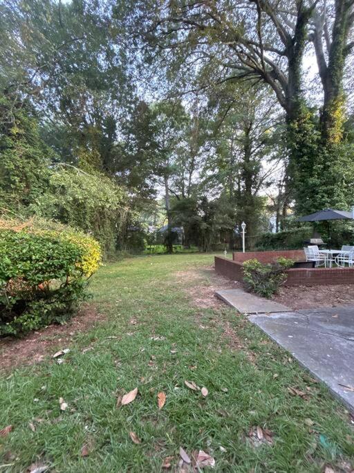 Southern Comfort Renovated, Relaxing, Ready Minutes From Downtown And Mercedes Benz Stadium