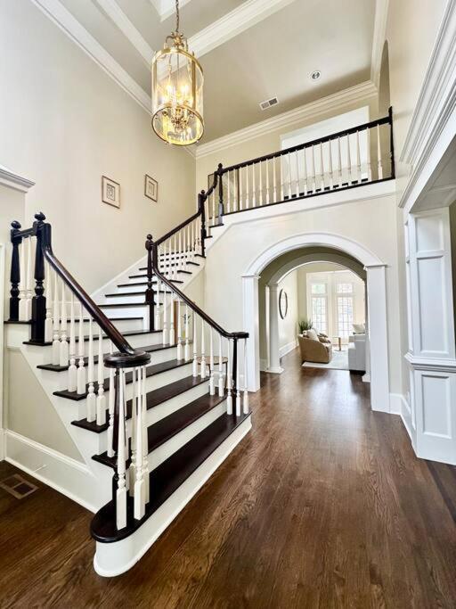 Luxury Spacious 4br In Buckhead