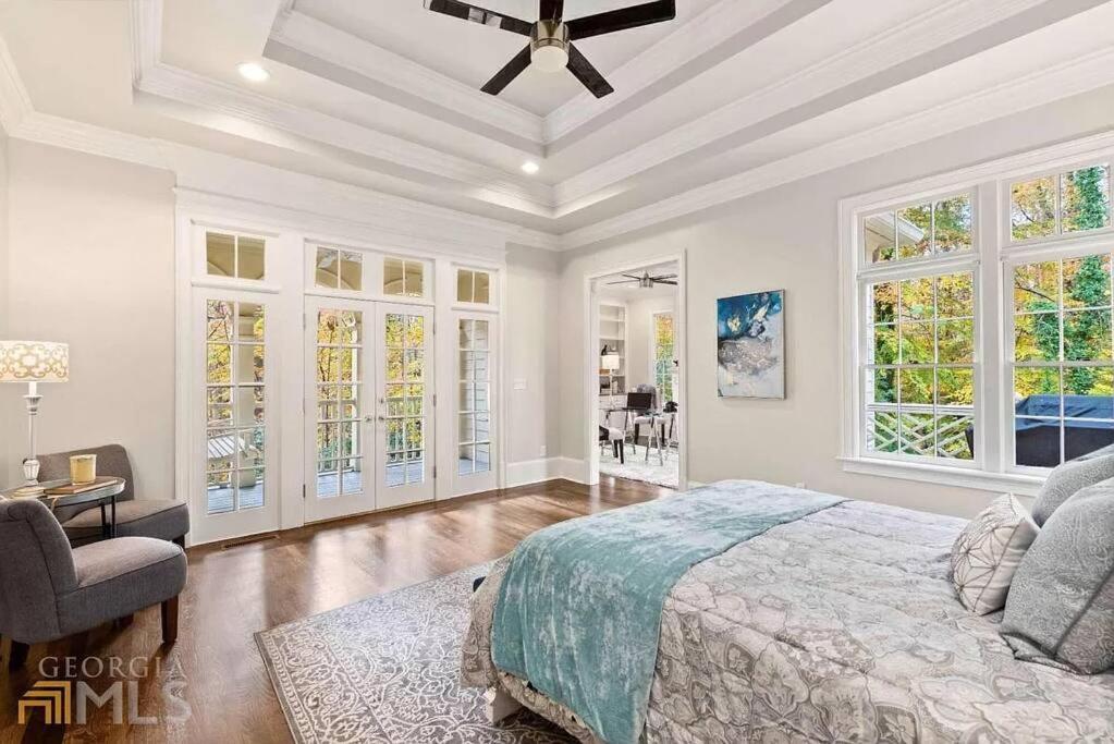 Luxury Spacious 4br In Buckhead Holiday home *