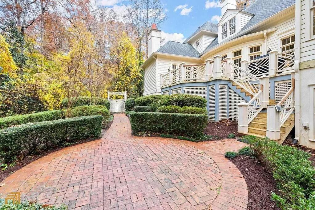 Luxury Spacious 4br In Buckhead