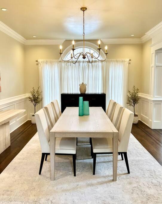Luxury Spacious 4br In Buckhead *