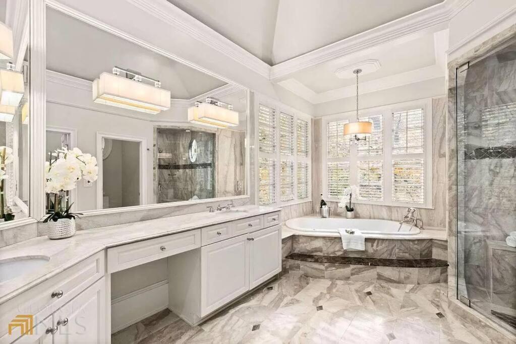 Luxury Spacious 4br In Buckhead * Atlanta