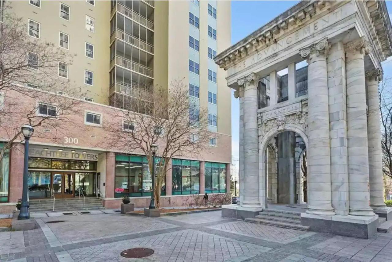2 Bedroom Prime Location And Views, Private Porch