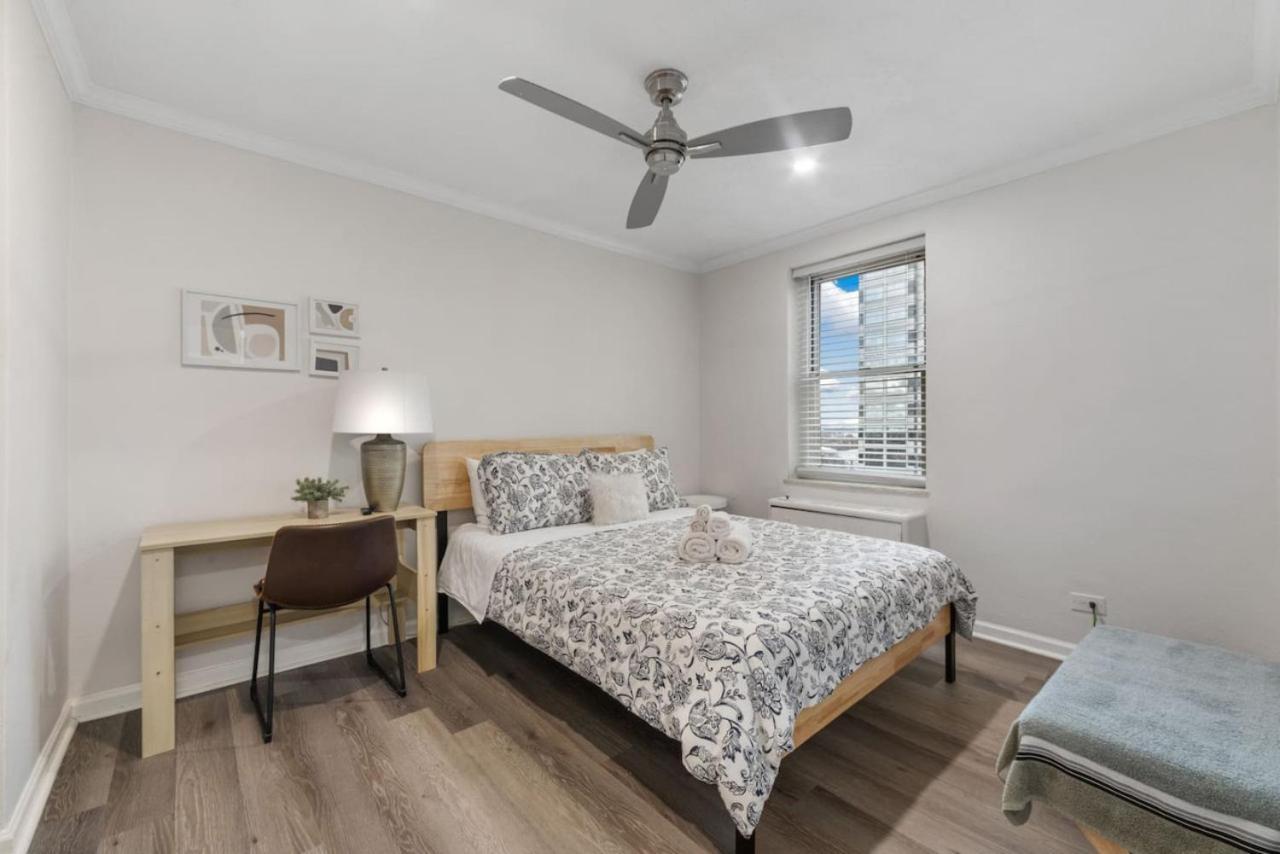 Holiday home 2 Bedroom Prime Location And Views, Private Porch *