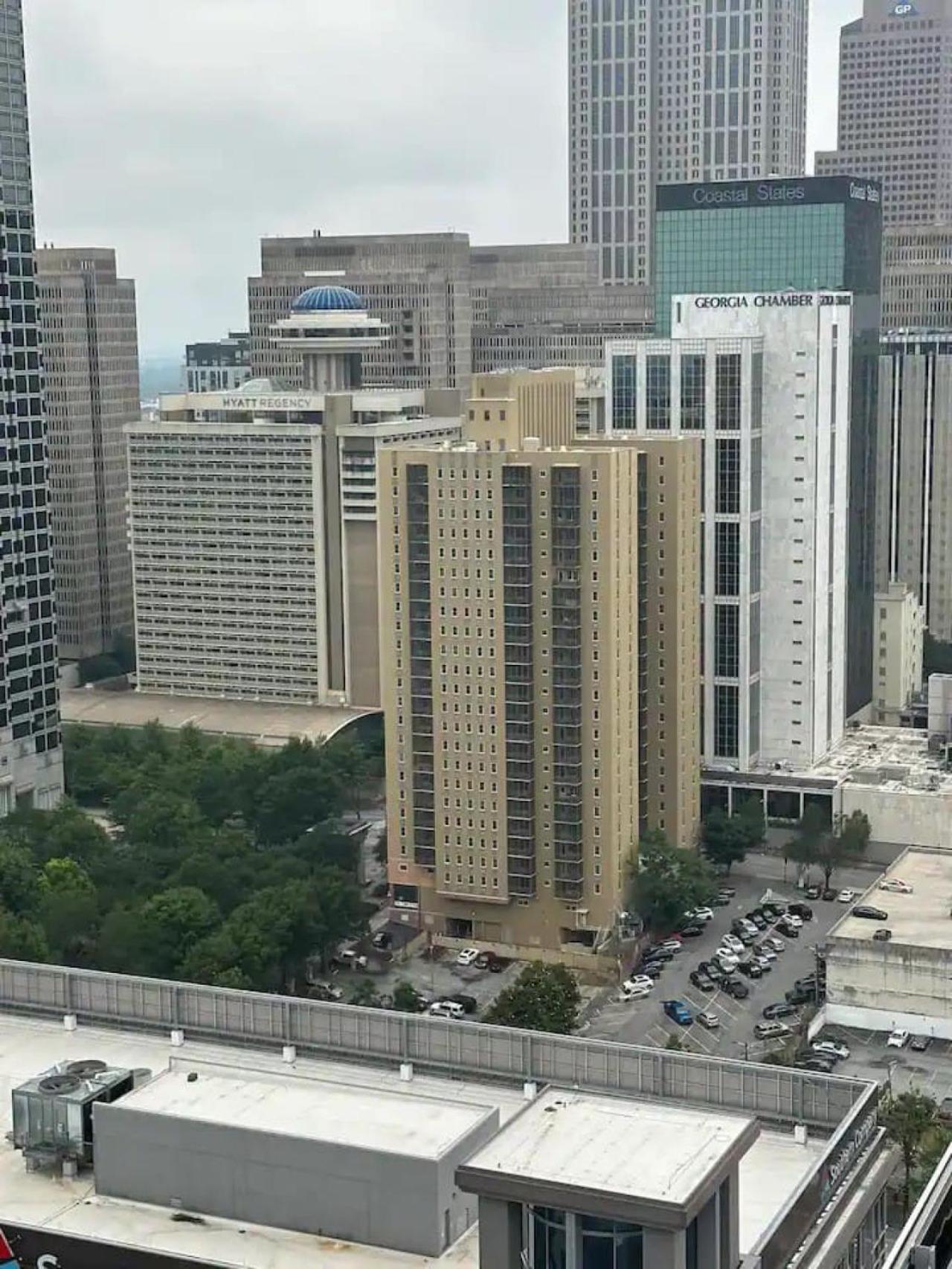 Holiday home 2 Bedroom Prime Location And Views, Private Porch Atlanta