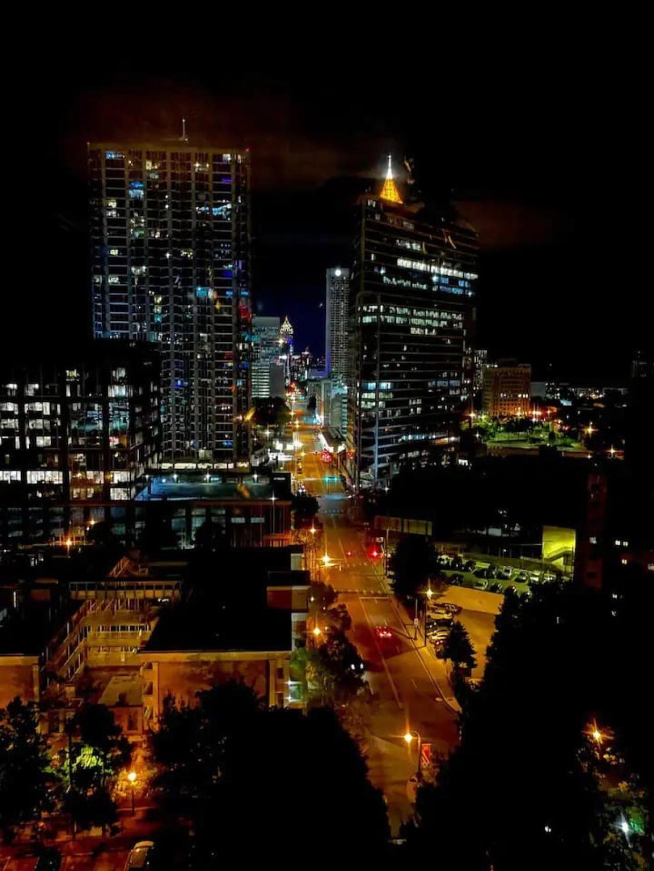 Unparalleled Convenience, View, Food Scene *