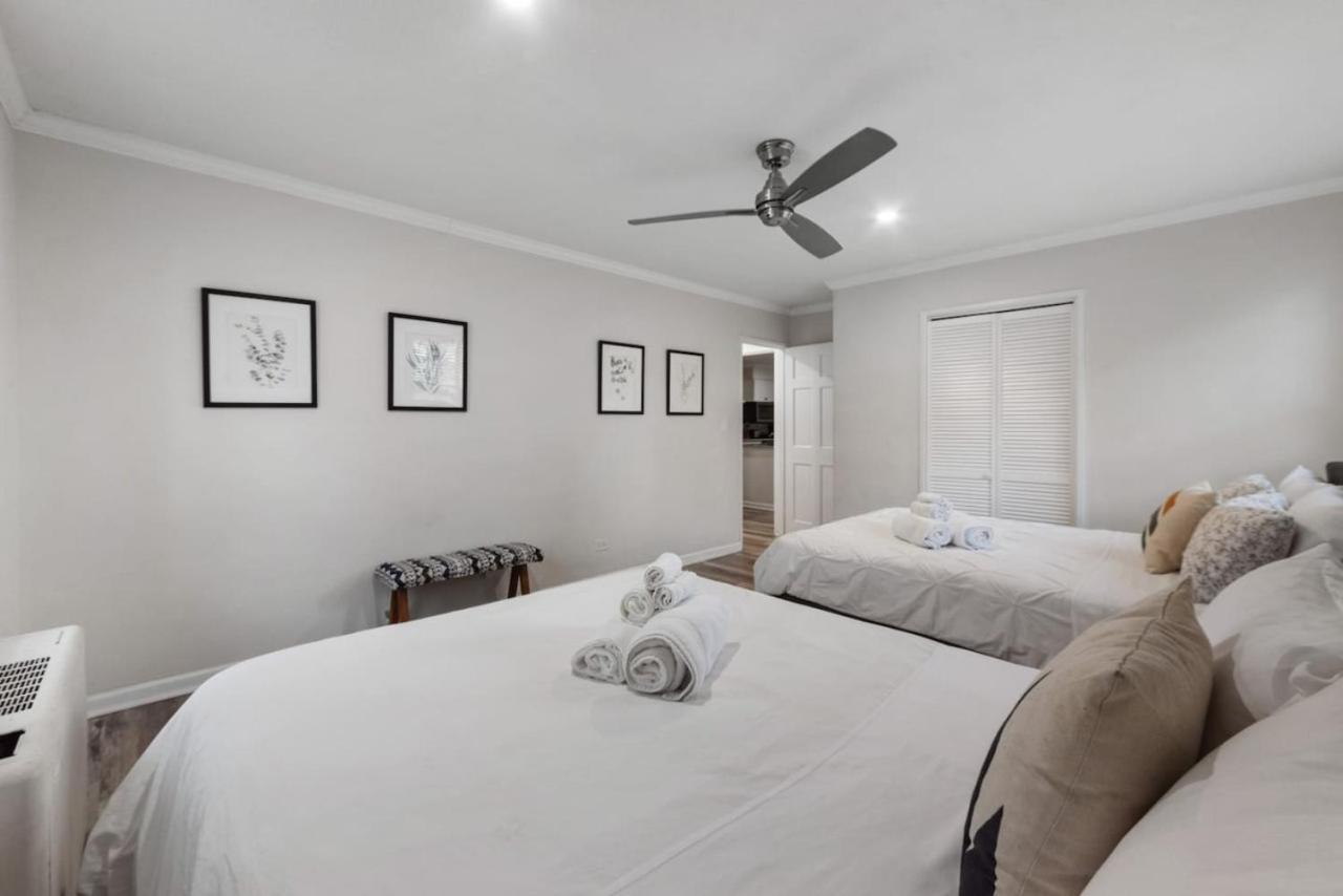 Walk To Everything, Affordable In Downtown Holiday home *