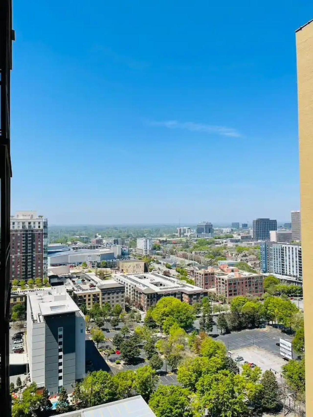 Unparalleled Convenience, View, Food Scene *