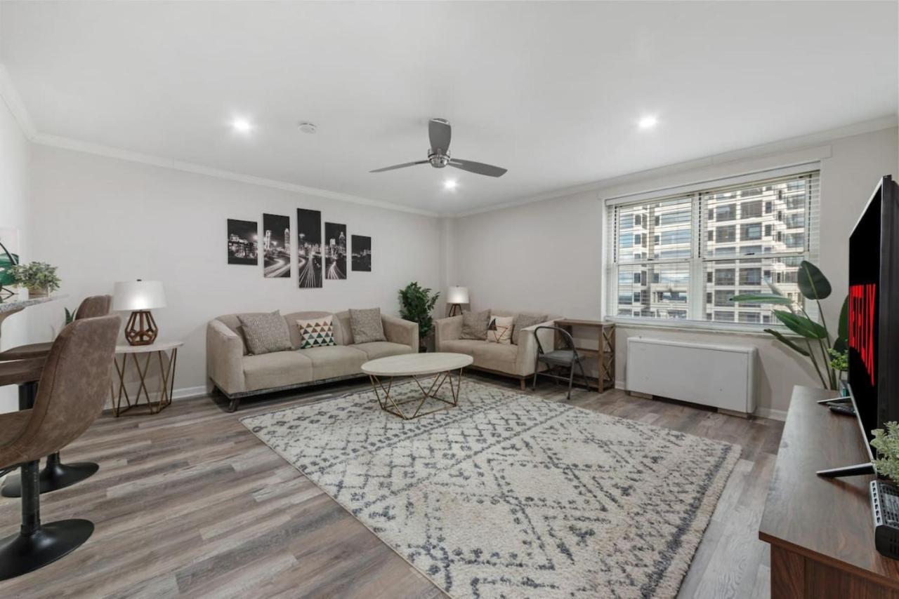 Walk To Everything, Affordable In Downtown Holiday home *