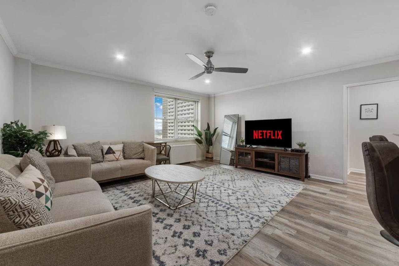 Walk To Everything, Affordable In Downtown Holiday home *