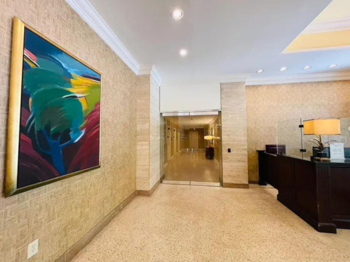 Holiday home Downtown Condo, Skyline View, Walk Friendly
