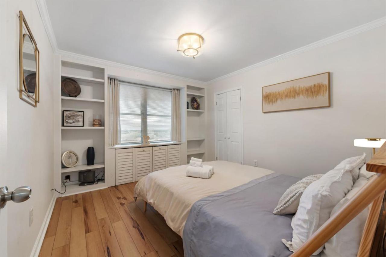 Holiday home Downtown Condo, Skyline View, Walk Friendly *