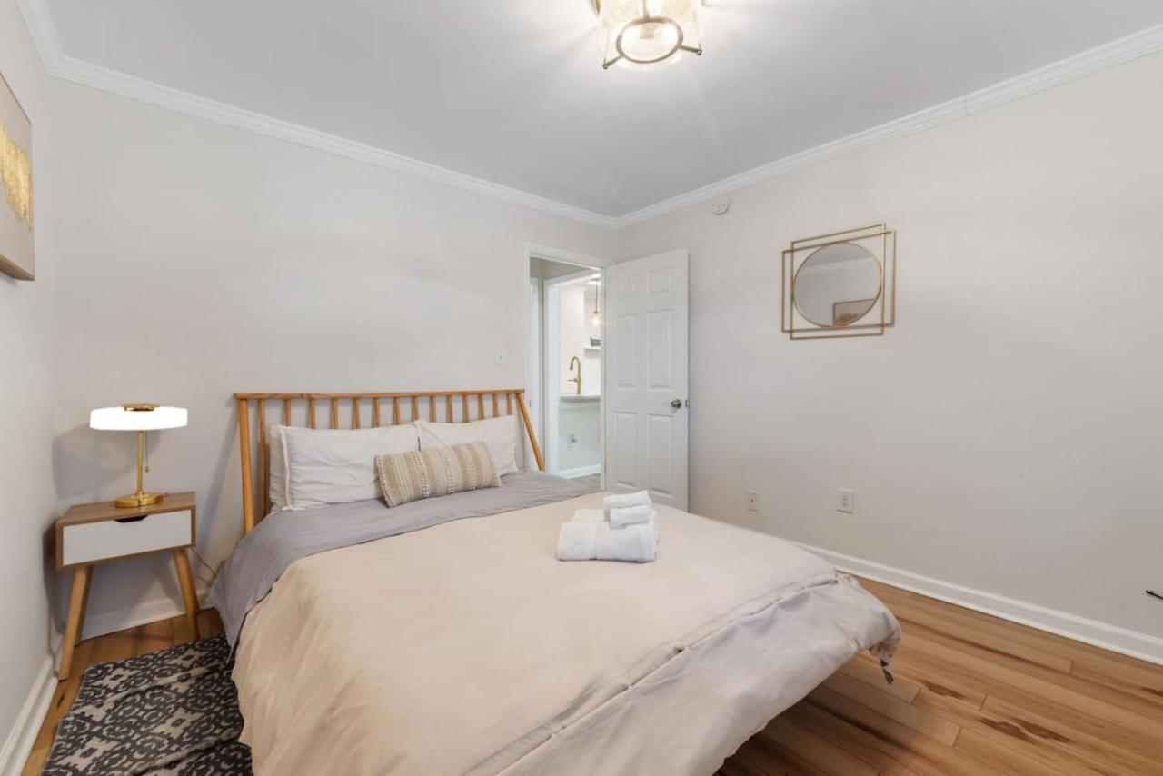 Downtown Condo, Skyline View, Walk Friendly