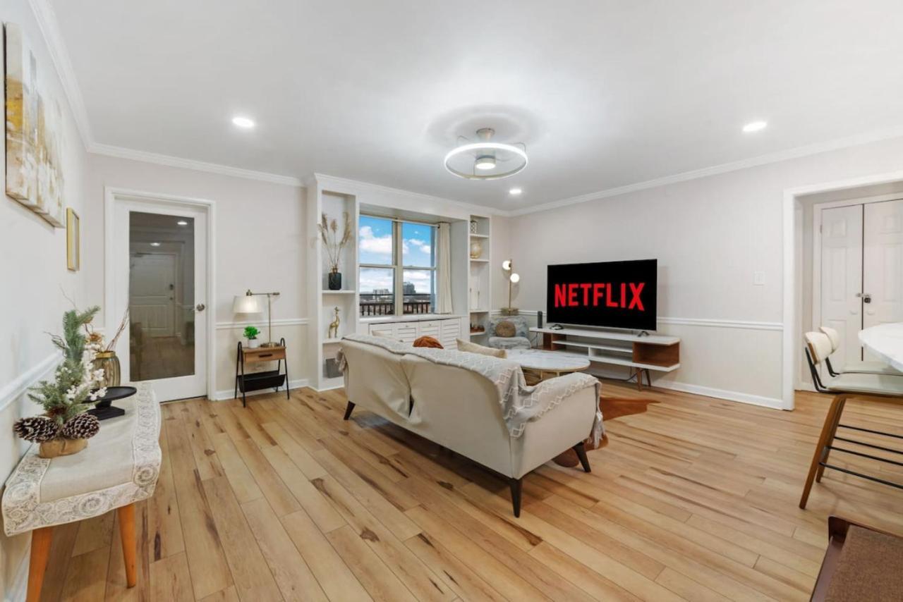 Downtown Condo, Skyline View, Walk Friendly *