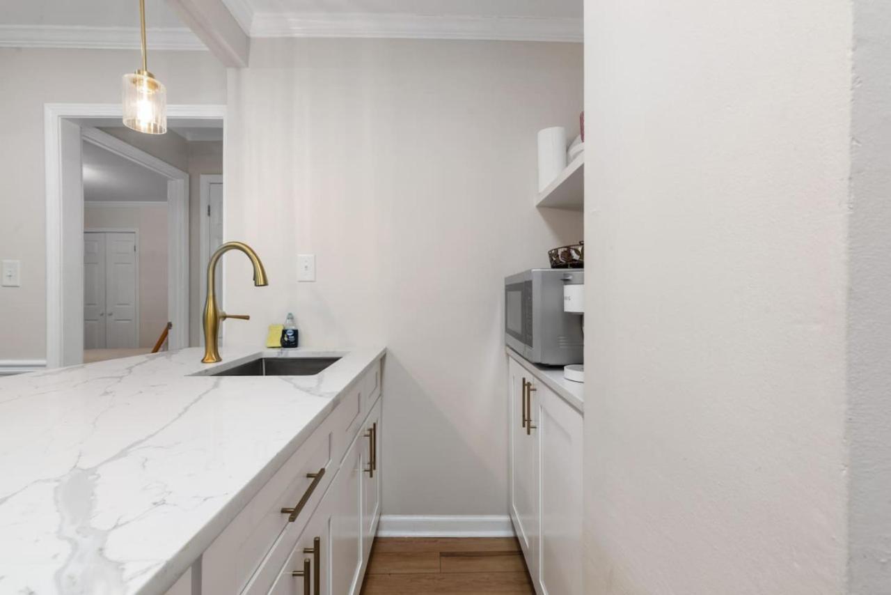 Holiday home Downtown Condo, Skyline View, Walk Friendly *