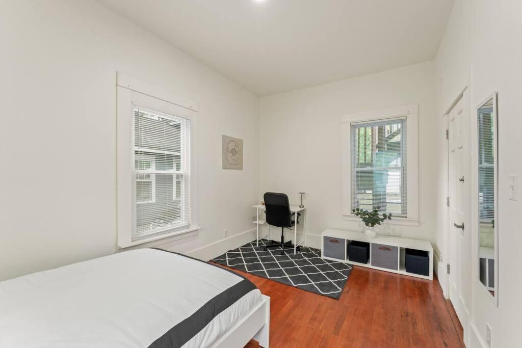 Your Cozy Retreat, 10 Mins From Downtown *