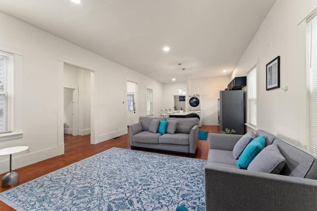 Apartment Your Cozy Retreat, 10 Mins From Downtown *