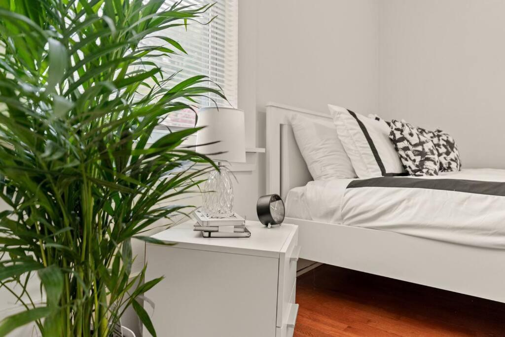 Apartment Your Cozy Retreat, 10 Mins From Downtown