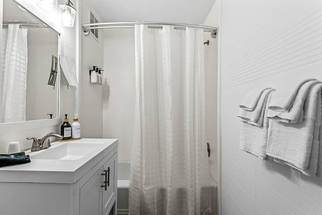 Apartment Art Deco-inspired Getaway In Buckhead