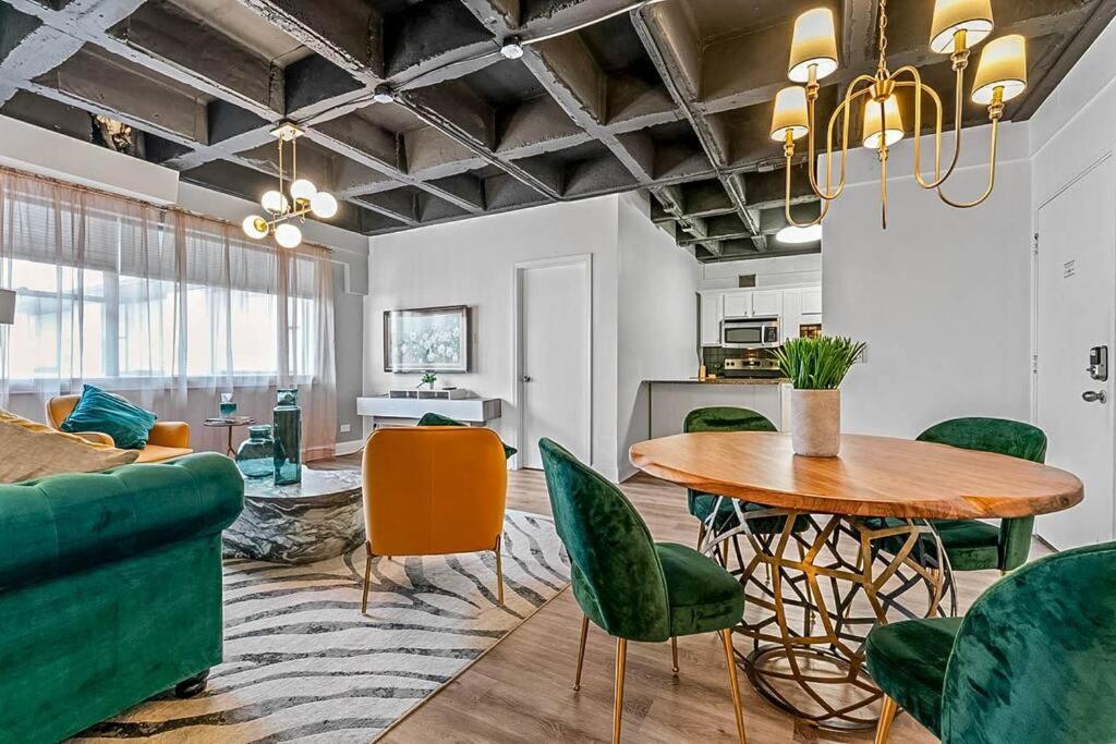 Art Deco-inspired Getaway In Buckhead