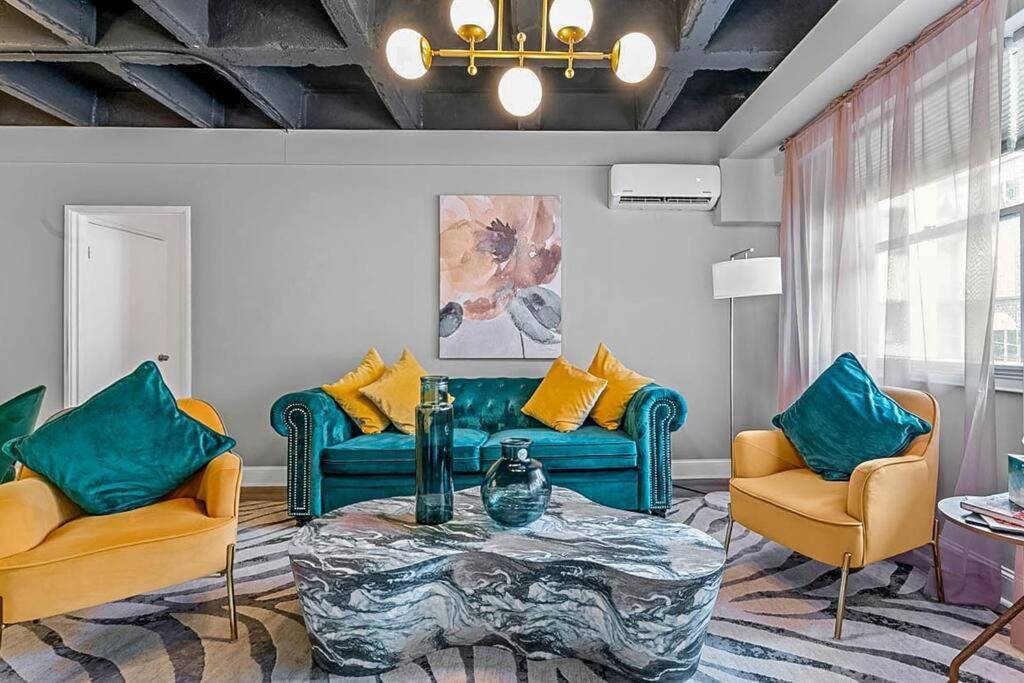 Art Deco-inspired Getaway In Buckhead Apartment Atlanta