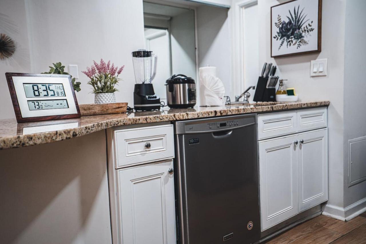 Downtown Studio, Skyline View, Walk To Attractions *