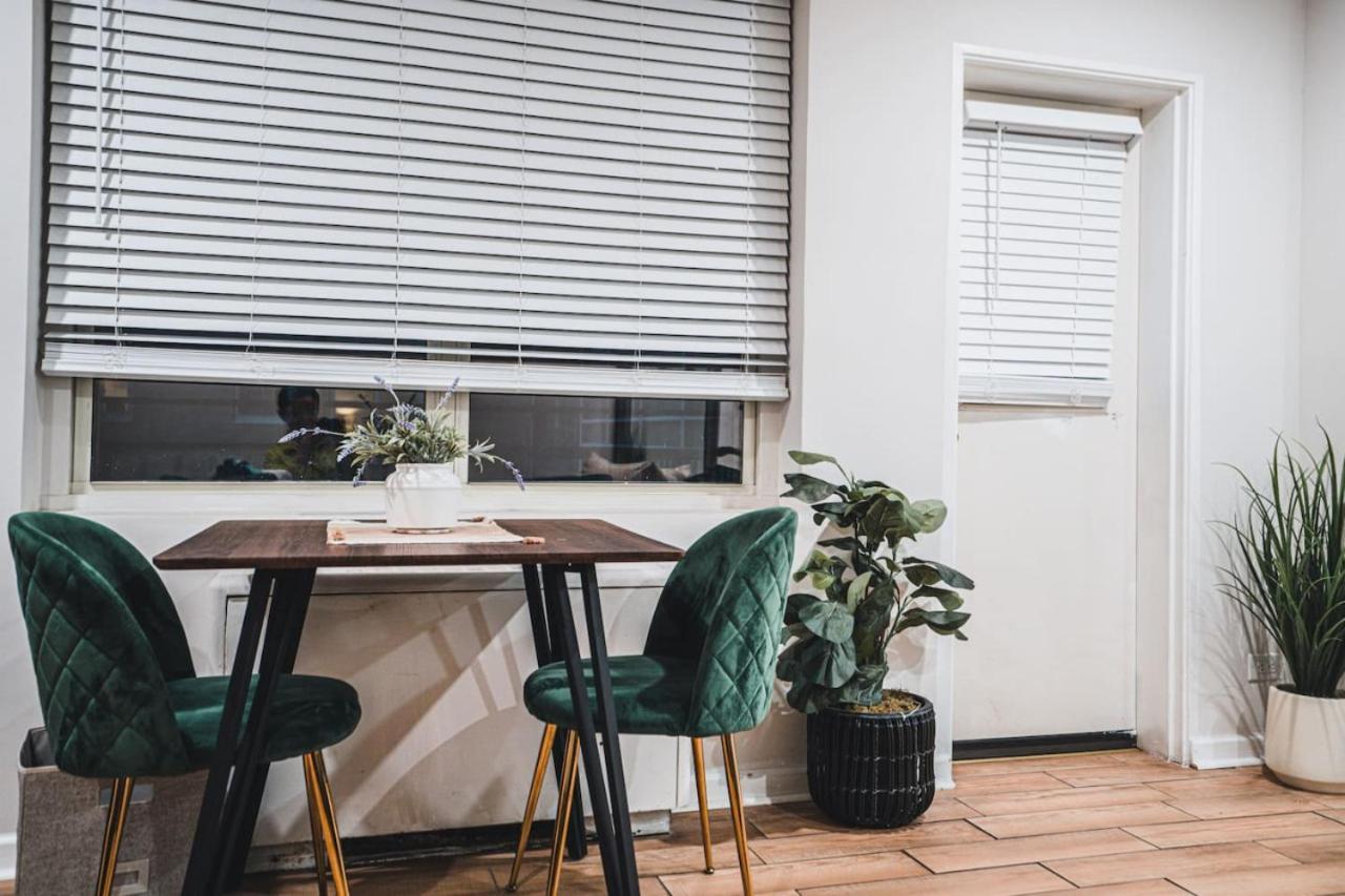 Downtown Studio, Skyline View, Walk To Attractions Apartment *