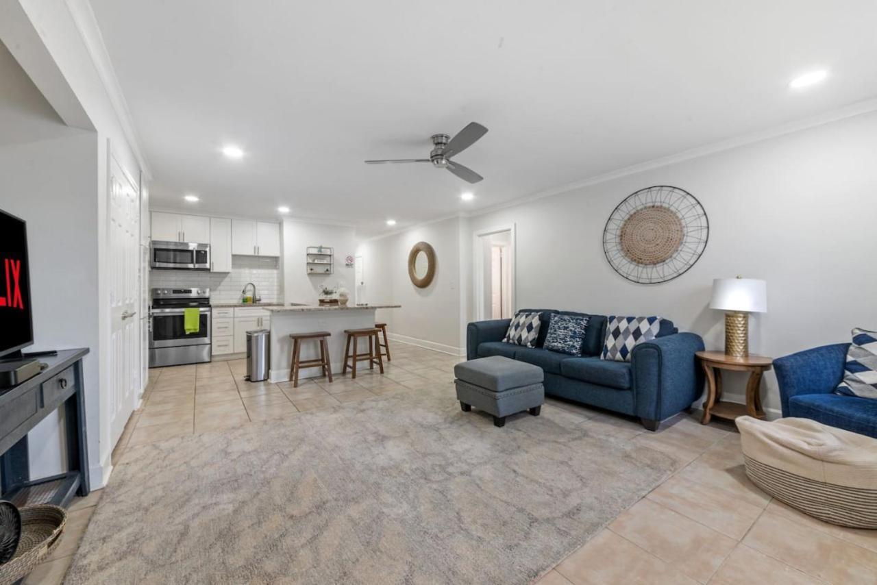 Holiday home Luxury On A Budget, Centrally Located Gem *