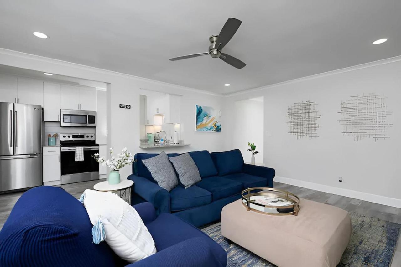 1br Apt,centrally Located, View *