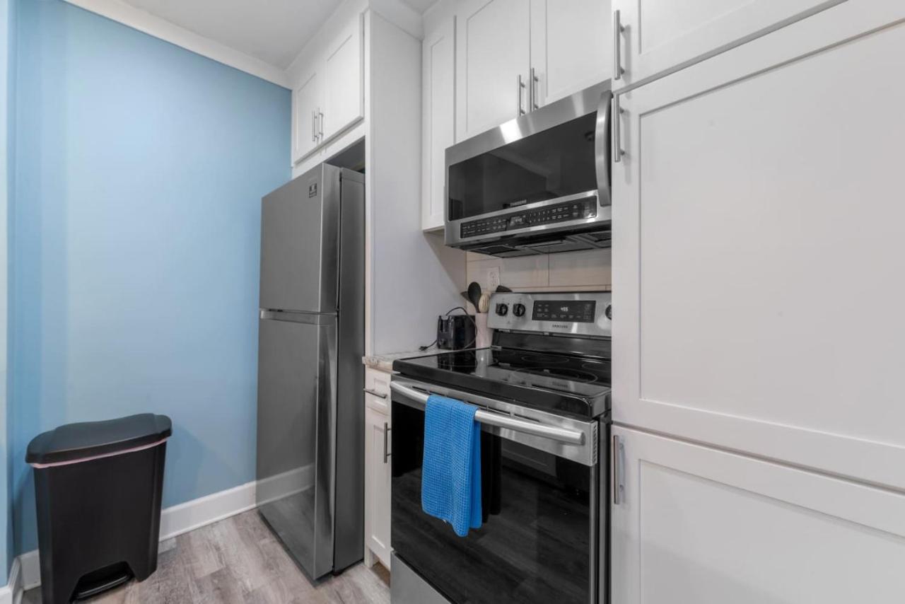 High Rise - Stunning Views - Walking Ease *