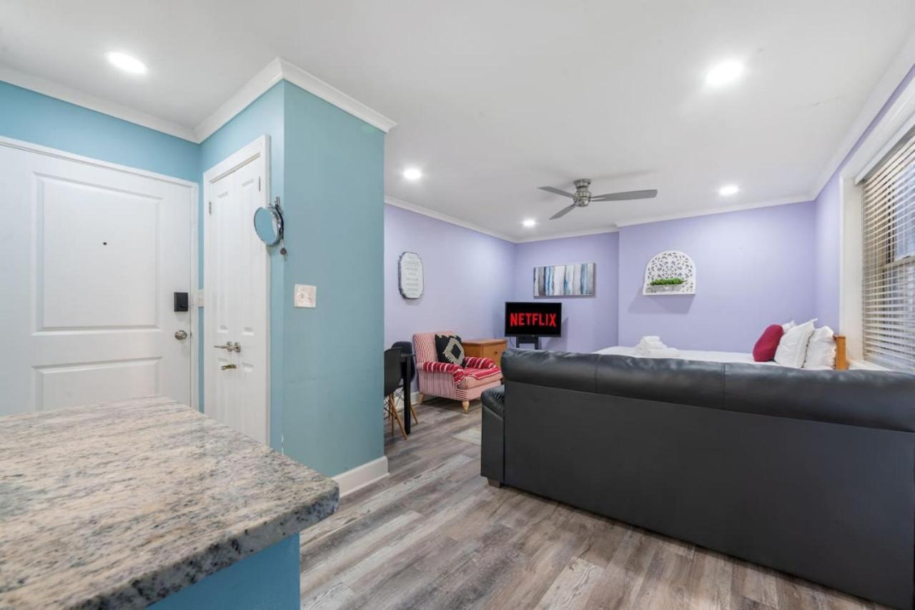 High Rise - Stunning Views - Walking Ease *
