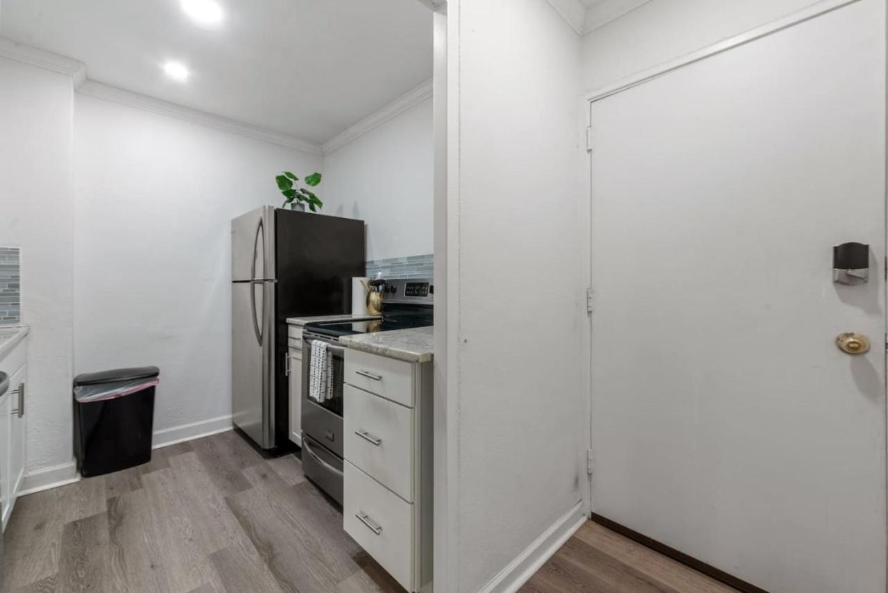 High Rise - Stunning Views - Walking Ease