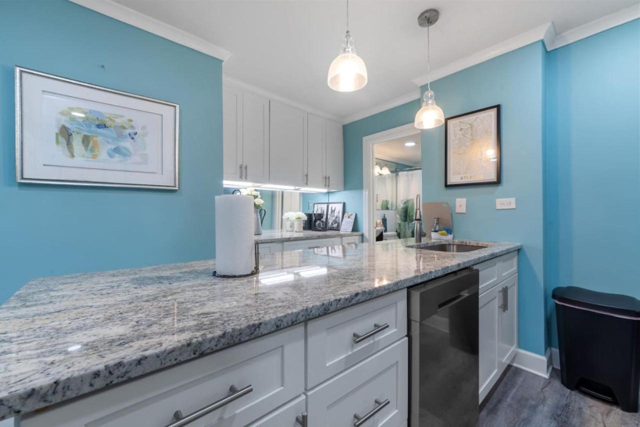 High Rise - Stunning Views - Walking Ease *