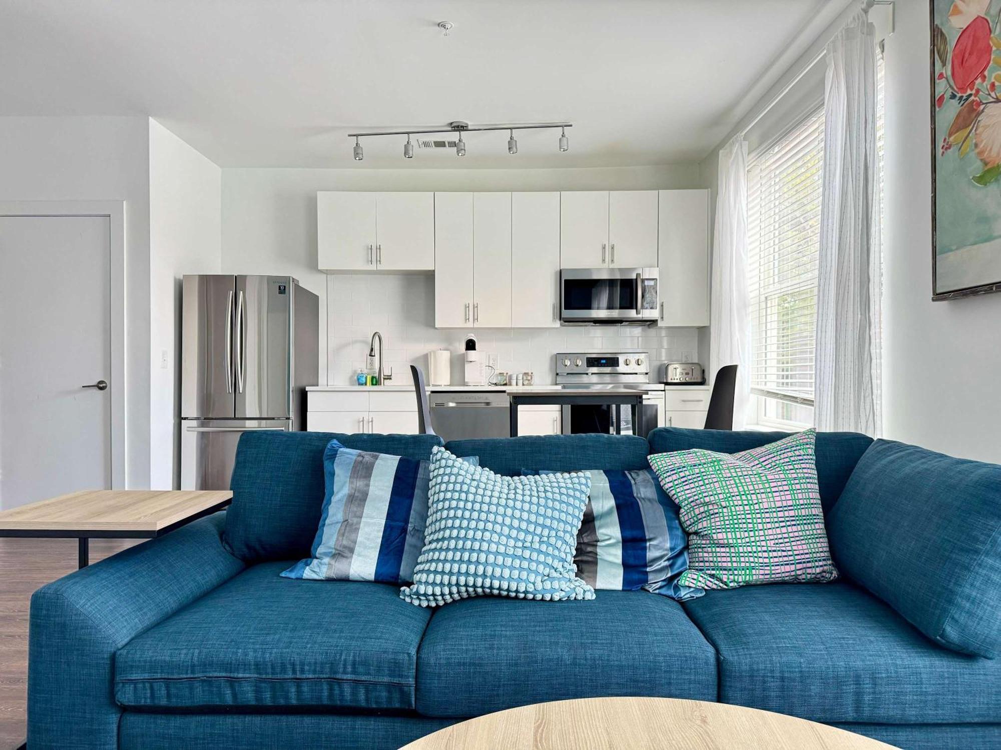 Luxury 1b1b With Balcony Downtown 542blvd Holiday home