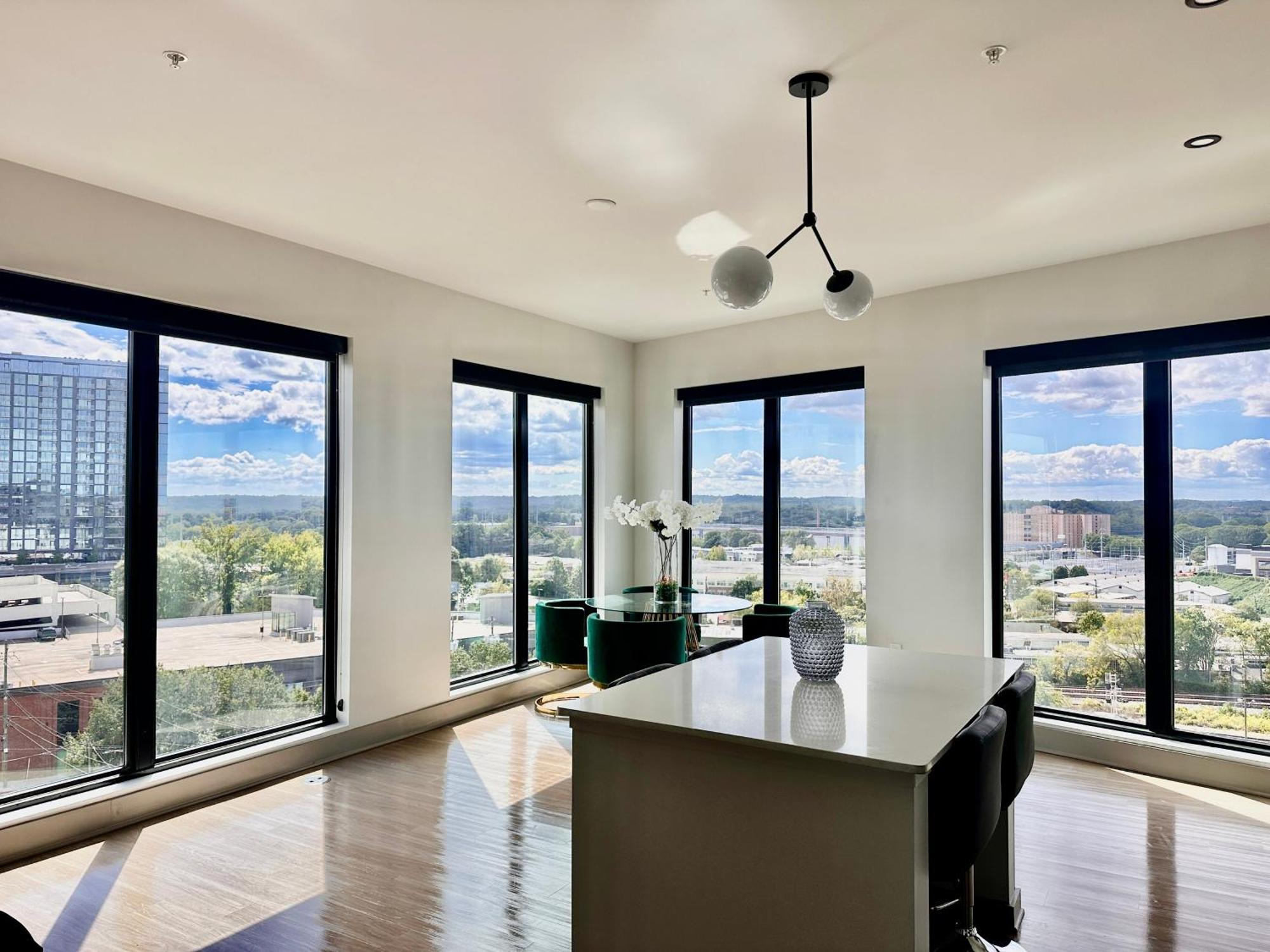 Modern Luxury At The Interlock * Atlanta