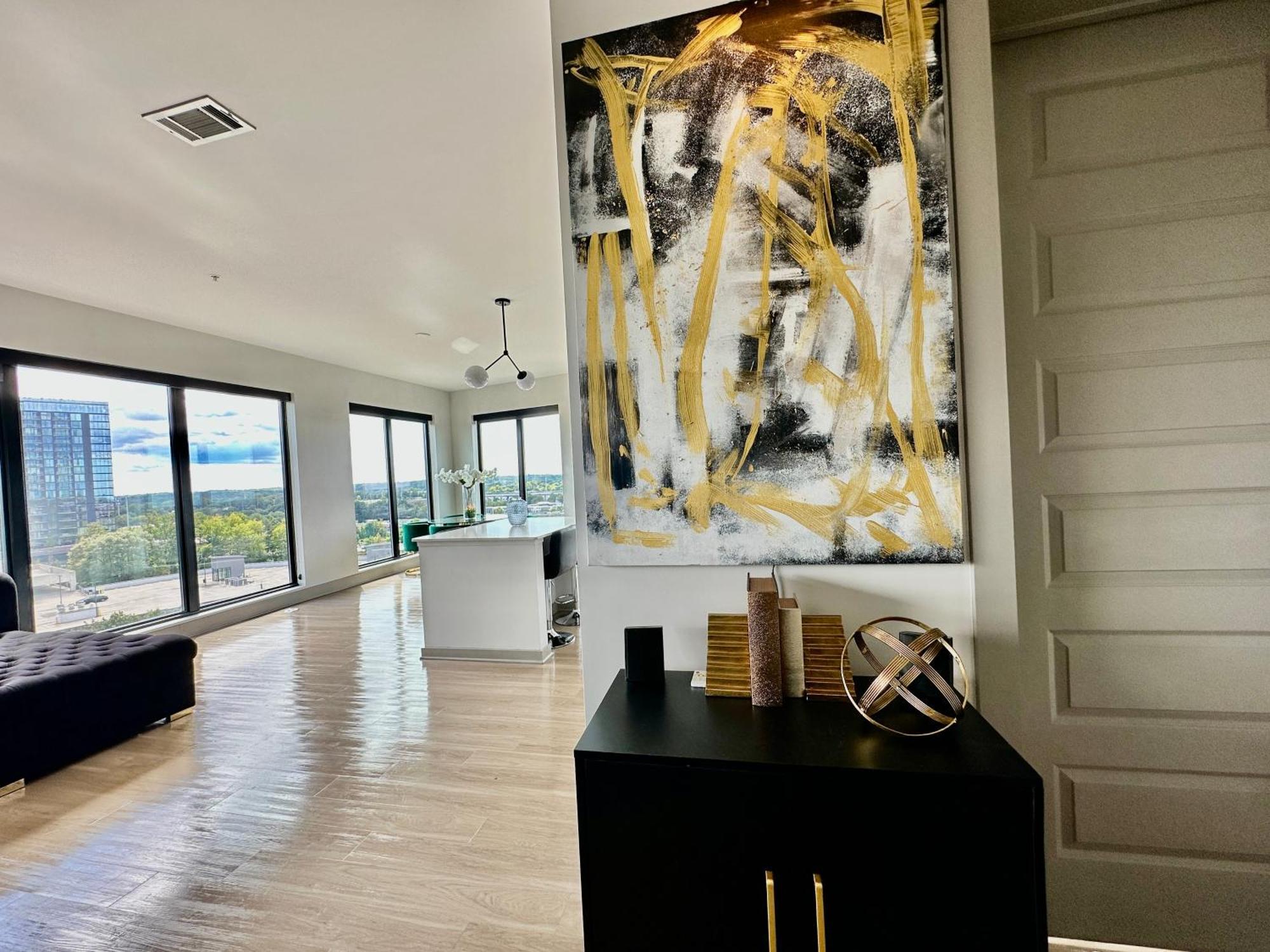 Modern Luxury At The Interlock Apartment *