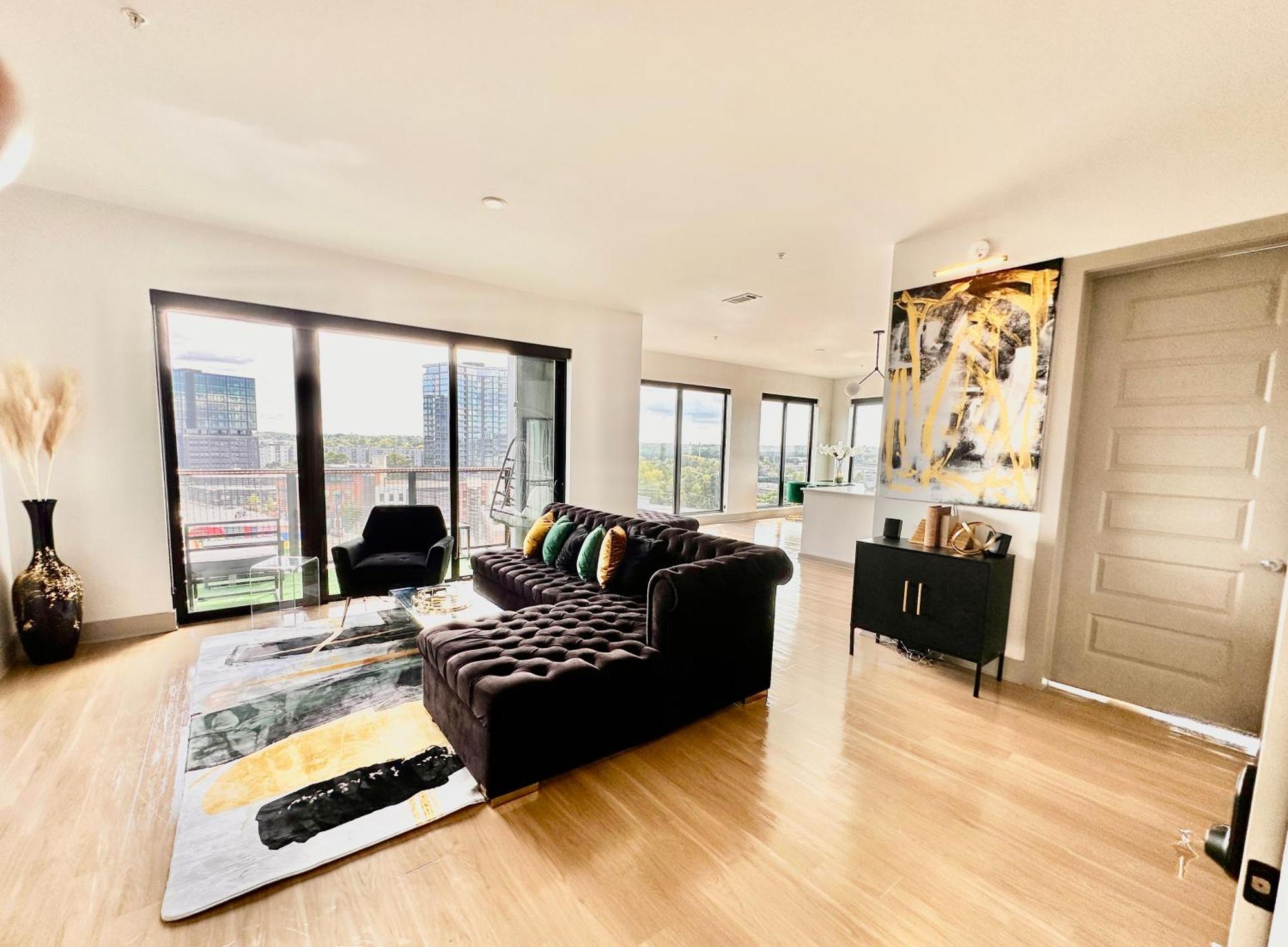 Modern Luxury At The Interlock Apartment *