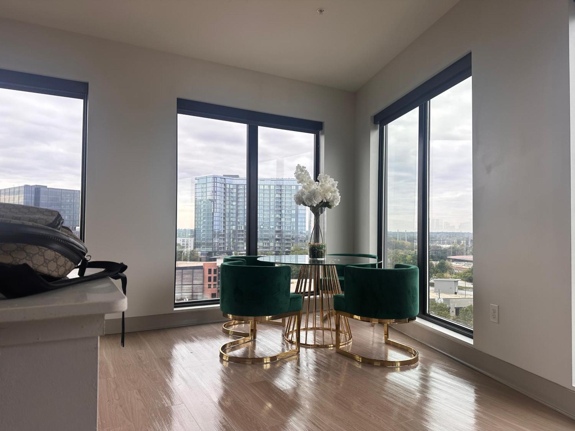 Modern Luxury At The Interlock Apartment *